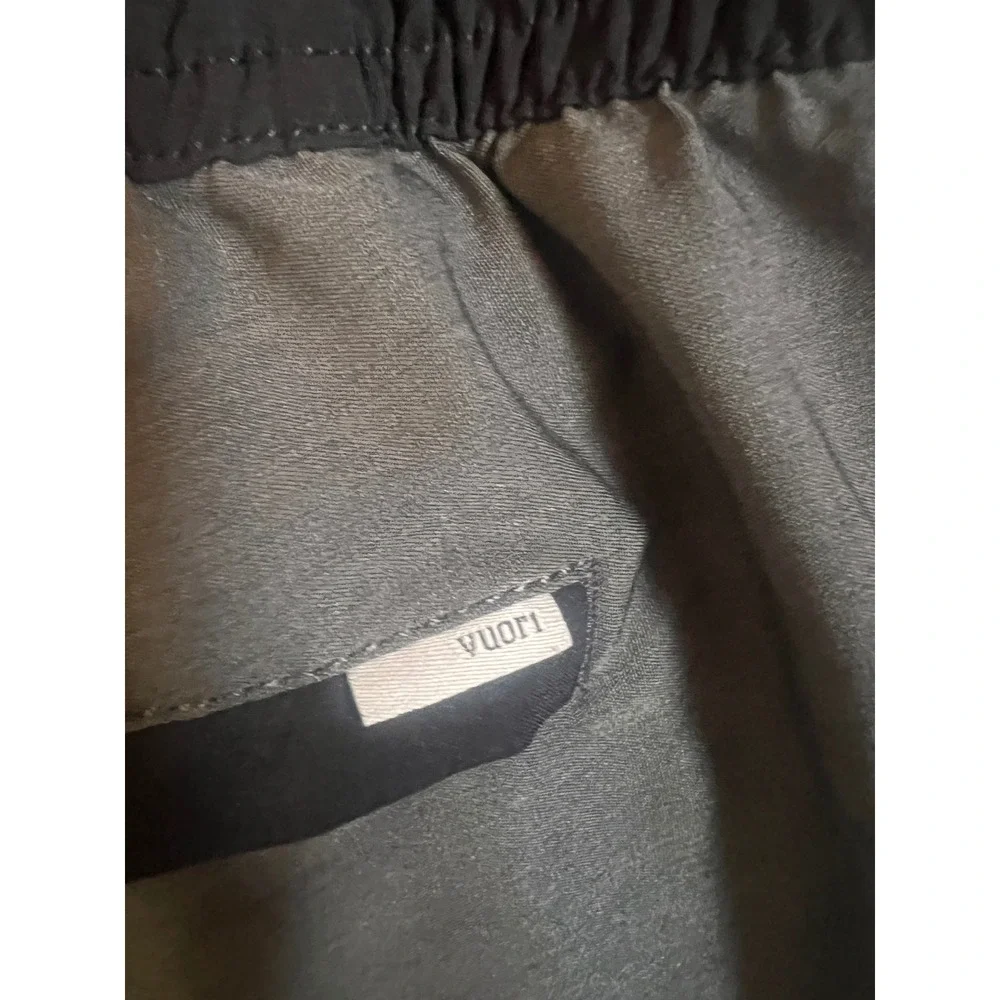 Vuori Mens Banks Shorts Charcoal Grey Black Striped Athletic Gym Swim Shorts 30